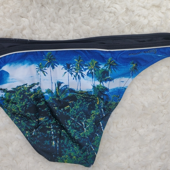 Bikini Bottoms - Picture 3 of 4